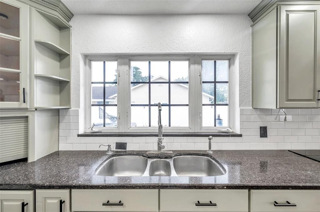 For Rent: $3,350 (4 beds, 2 baths, 1734 Square Feet)