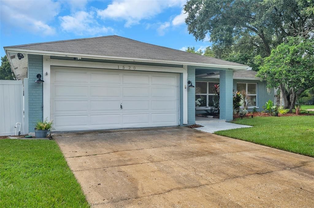 For Rent: $3,350 (4 beds, 2 baths, 1734 Square Feet)