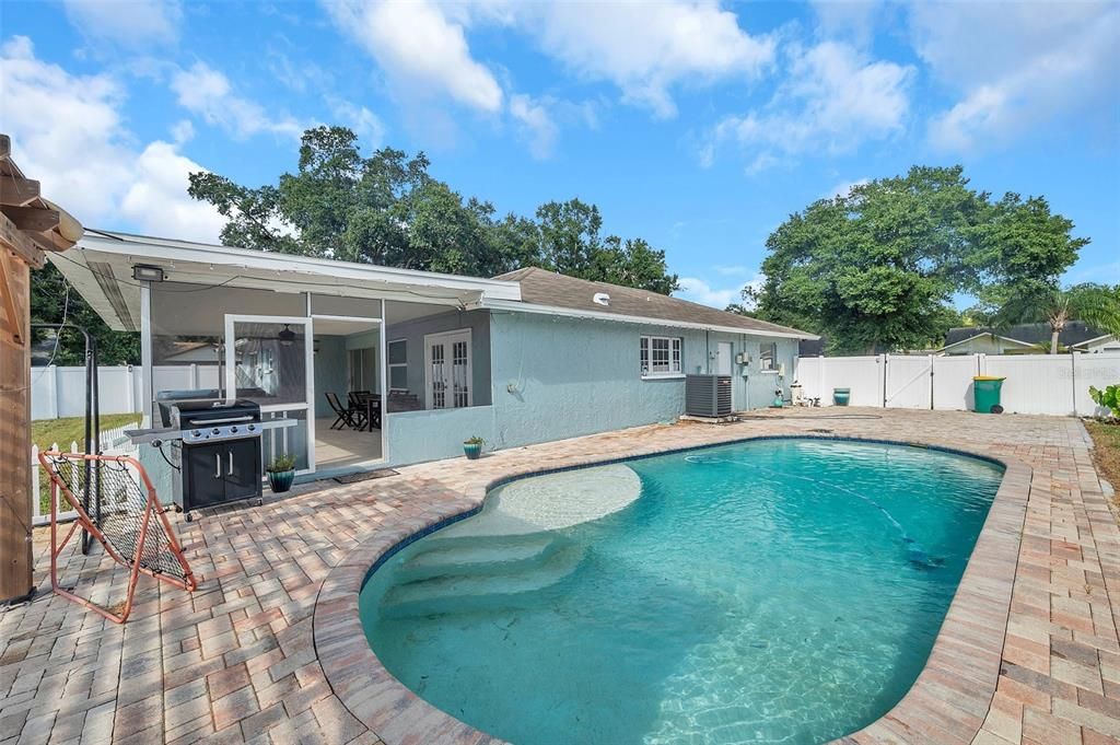 For Rent: $3,350 (4 beds, 2 baths, 1734 Square Feet)