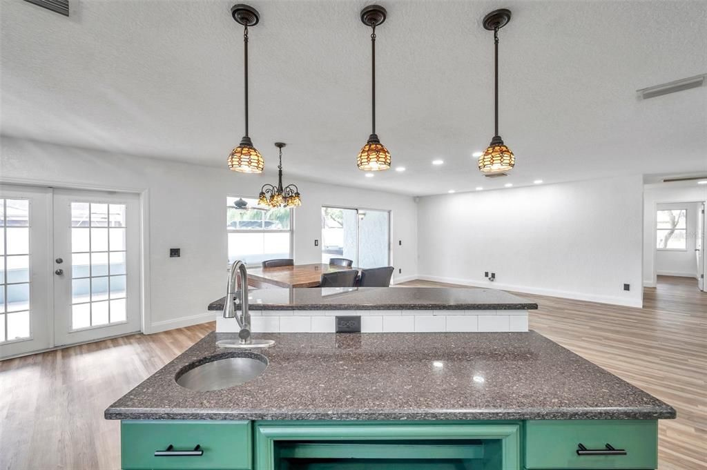 For Rent: $3,350 (4 beds, 2 baths, 1734 Square Feet)