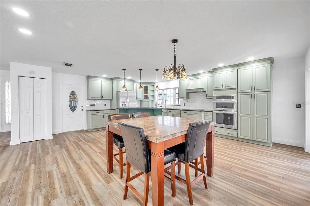 For Rent: $3,350 (4 beds, 2 baths, 1734 Square Feet)