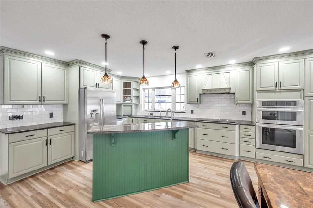 For Rent: $3,350 (4 beds, 2 baths, 1734 Square Feet)