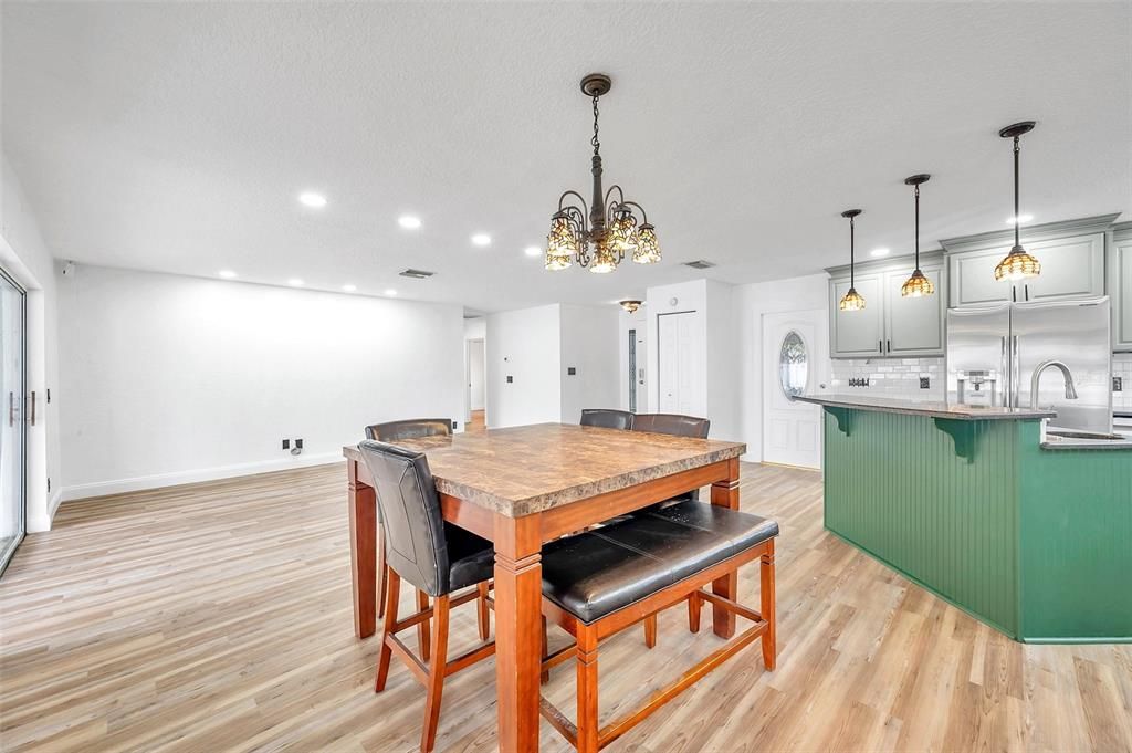 For Rent: $3,350 (4 beds, 2 baths, 1734 Square Feet)