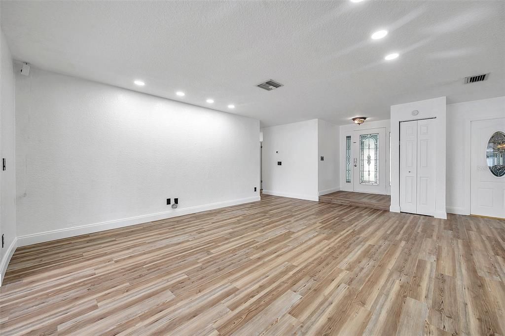 For Rent: $3,350 (4 beds, 2 baths, 1734 Square Feet)