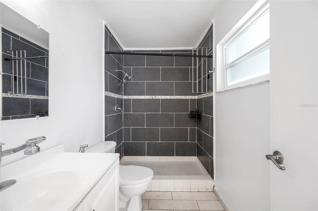 For Rent: $3,350 (4 beds, 2 baths, 1734 Square Feet)