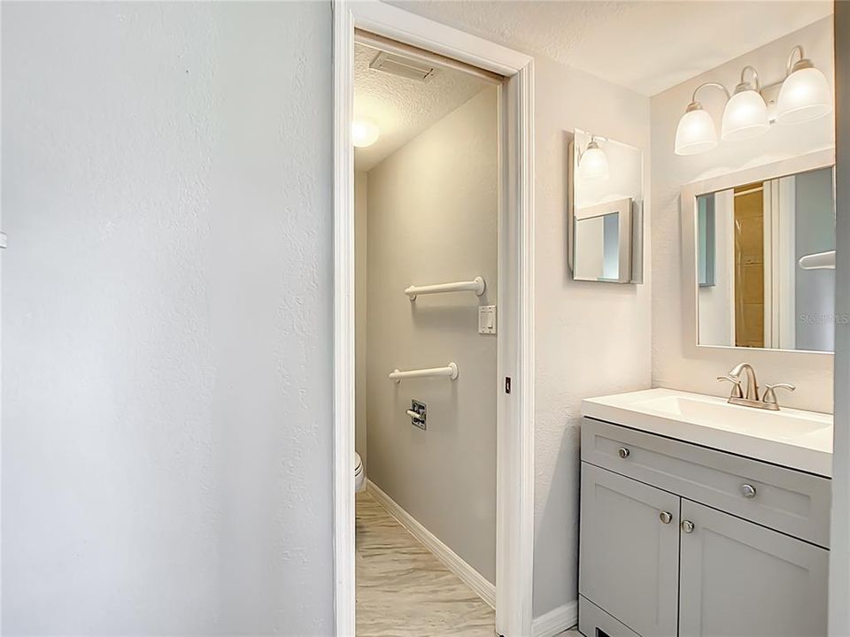 待售: $210,000 (2 贝兹, 2 浴室, 1016 平方英尺)