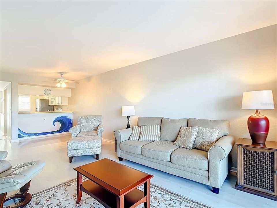 待售: $210,000 (2 贝兹, 2 浴室, 1016 平方英尺)