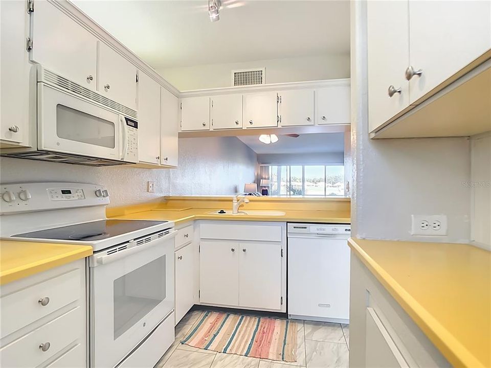 待售: $210,000 (2 贝兹, 2 浴室, 1016 平方英尺)