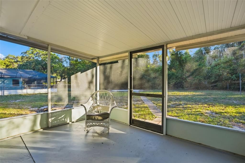 For Sale: $167,500 (2 beds, 1 baths, 884 Square Feet)