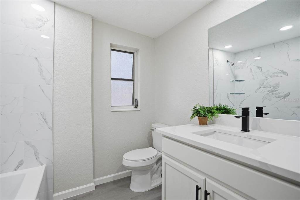 For Sale: $167,500 (2 beds, 1 baths, 884 Square Feet)