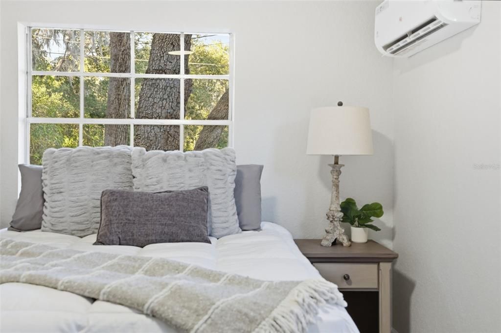 For Sale: $167,500 (2 beds, 1 baths, 884 Square Feet)