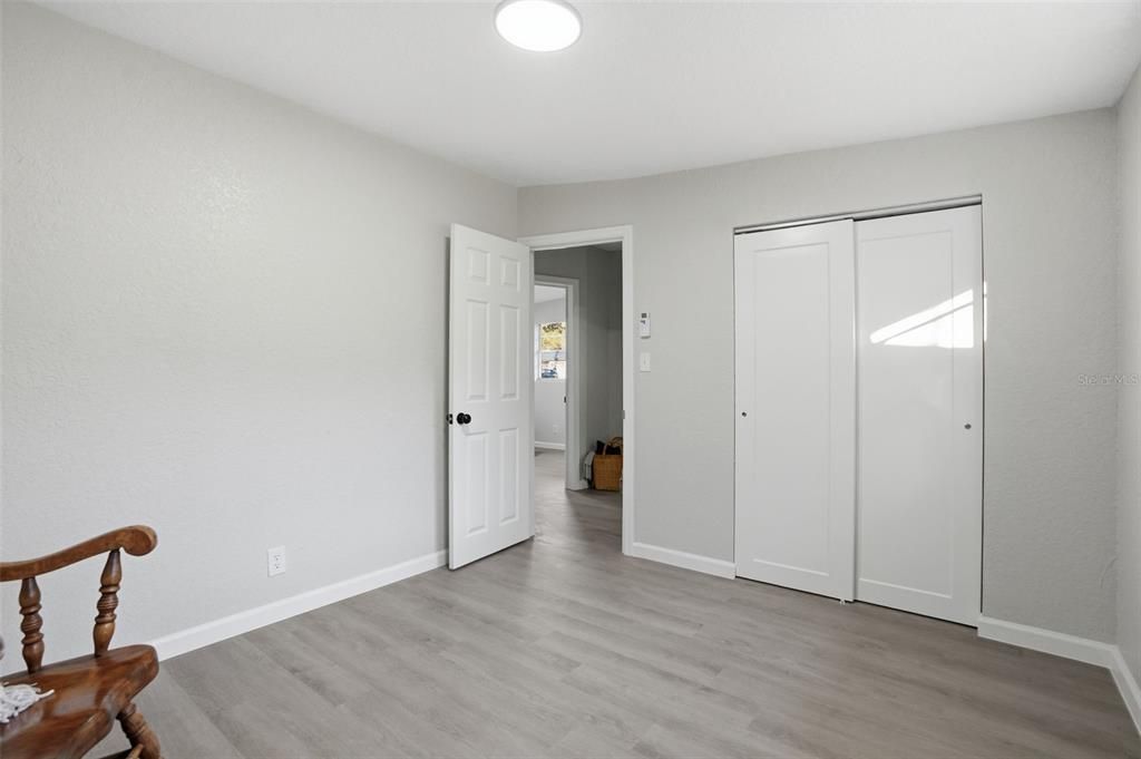 For Sale: $167,500 (2 beds, 1 baths, 884 Square Feet)