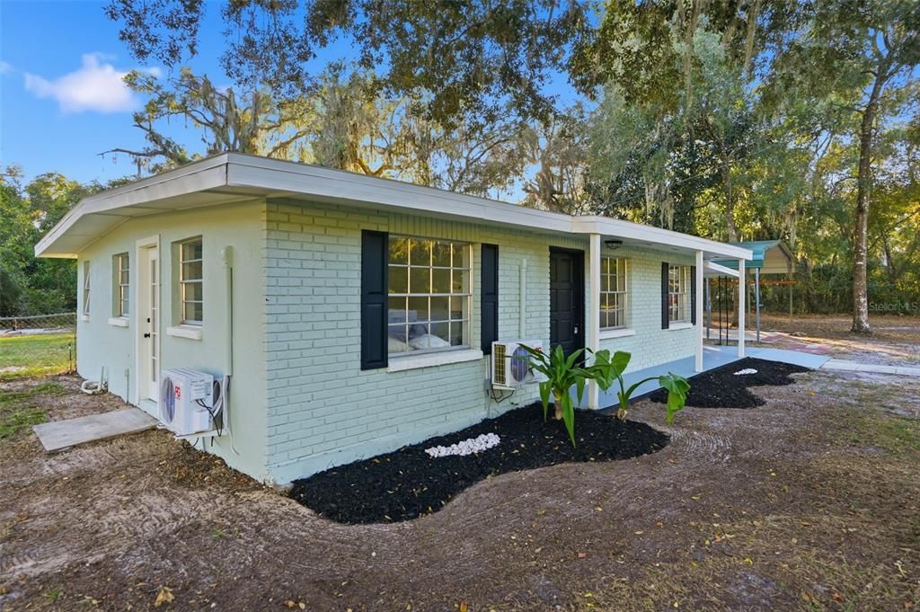 For Sale: $167,500 (2 beds, 1 baths, 884 Square Feet)