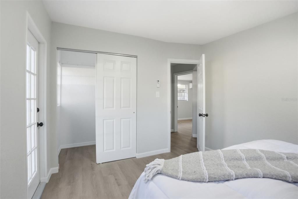 For Sale: $167,500 (2 beds, 1 baths, 884 Square Feet)