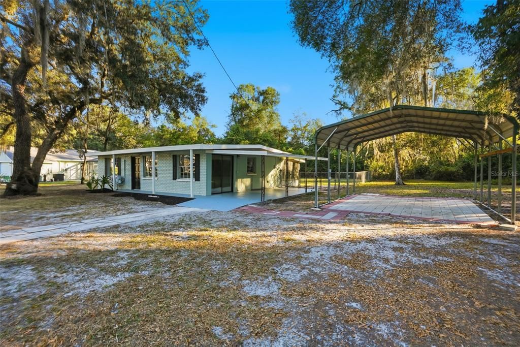 For Sale: $167,500 (2 beds, 1 baths, 884 Square Feet)