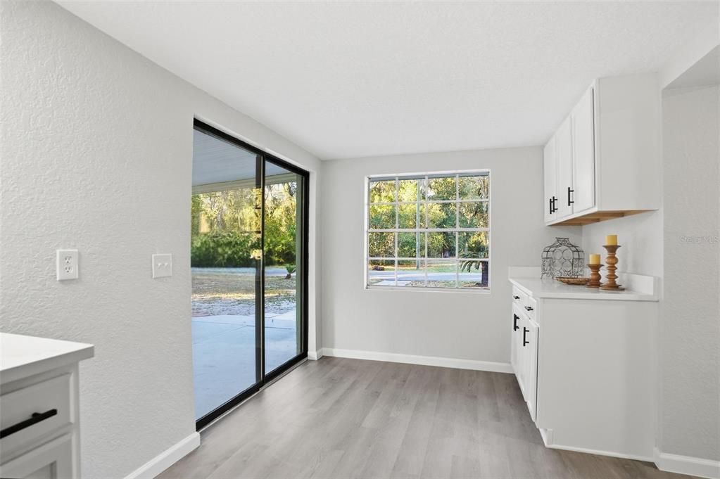 For Sale: $167,500 (2 beds, 1 baths, 884 Square Feet)