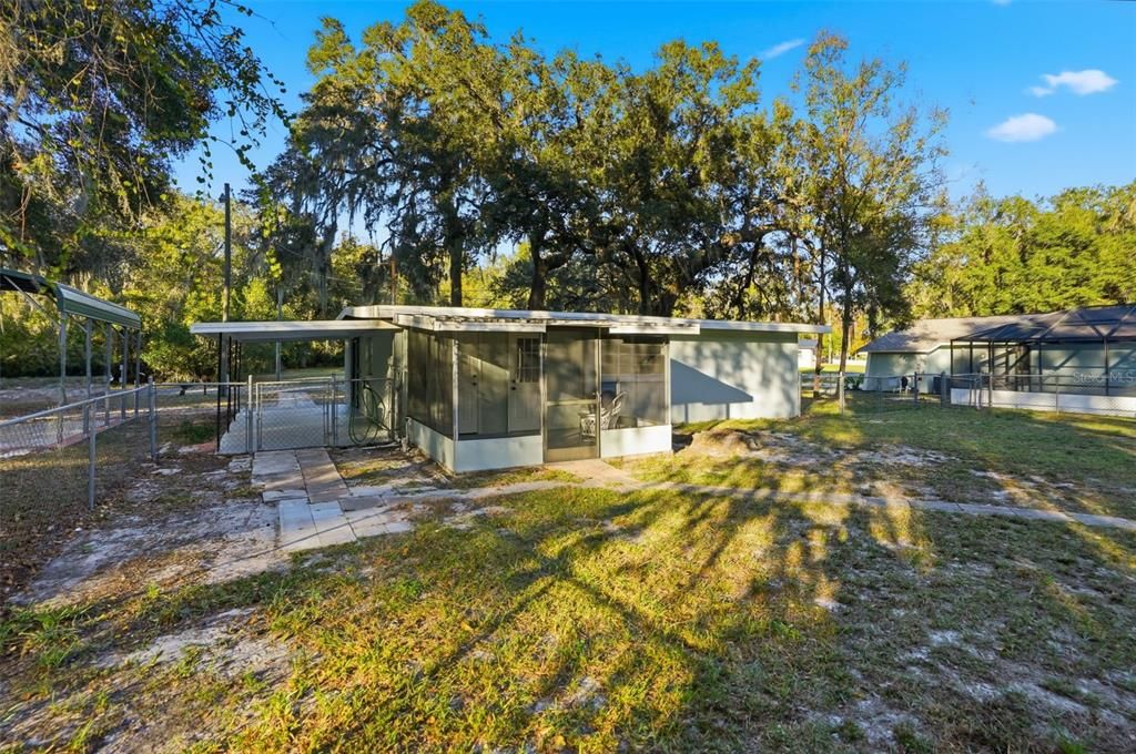 For Sale: $167,500 (2 beds, 1 baths, 884 Square Feet)