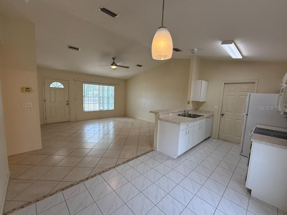 出租: $2,195 (3 贝兹, 2 浴室, 1092 平方英尺)