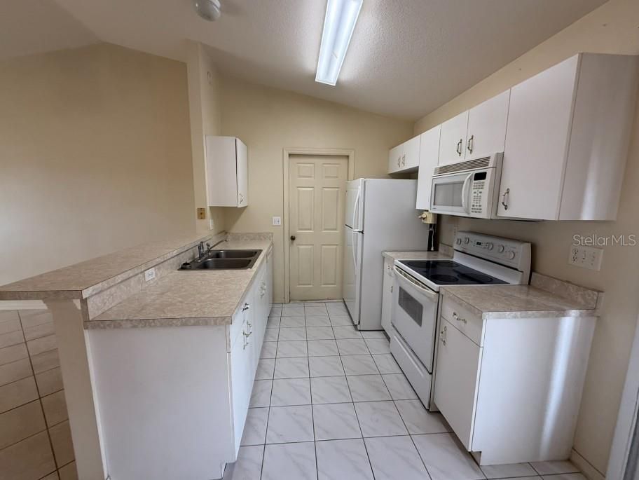 出租: $2,195 (3 贝兹, 2 浴室, 1092 平方英尺)