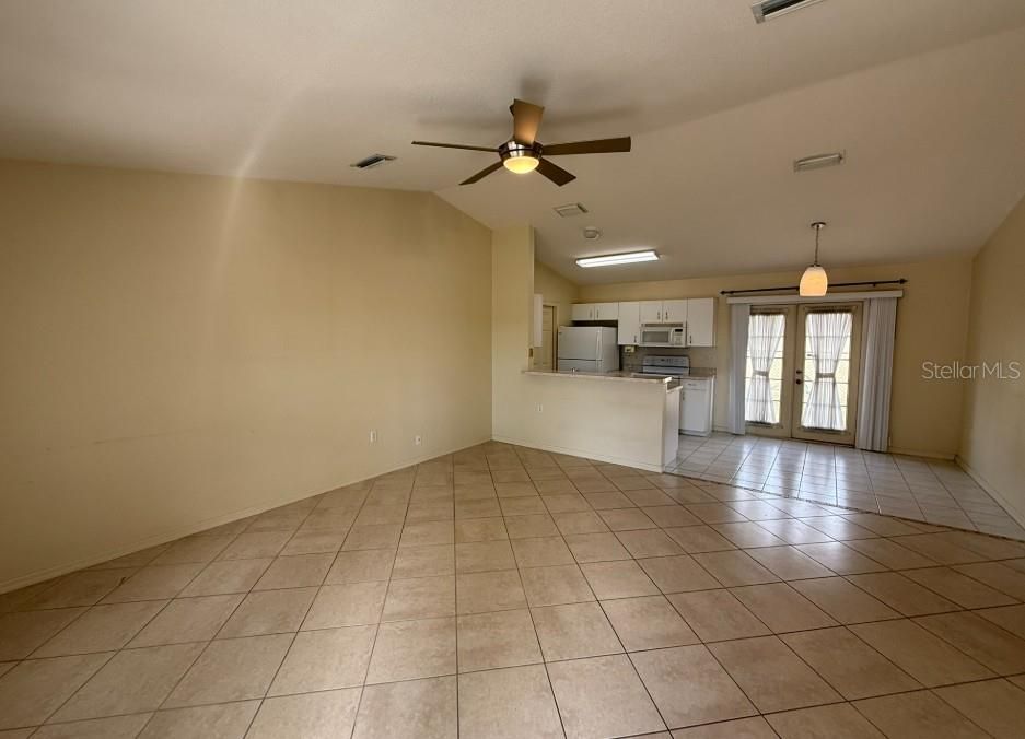 出租: $2,195 (3 贝兹, 2 浴室, 1092 平方英尺)