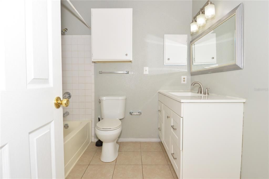 Active With Contract: $1,385 (1 beds, 1 baths, 846 Square Feet)