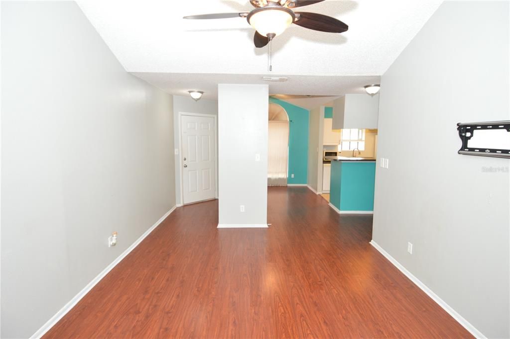 Active With Contract: $1,385 (1 beds, 1 baths, 846 Square Feet)