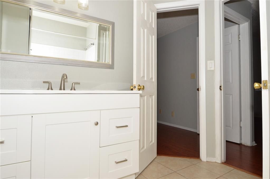 Active With Contract: $1,385 (1 beds, 1 baths, 846 Square Feet)