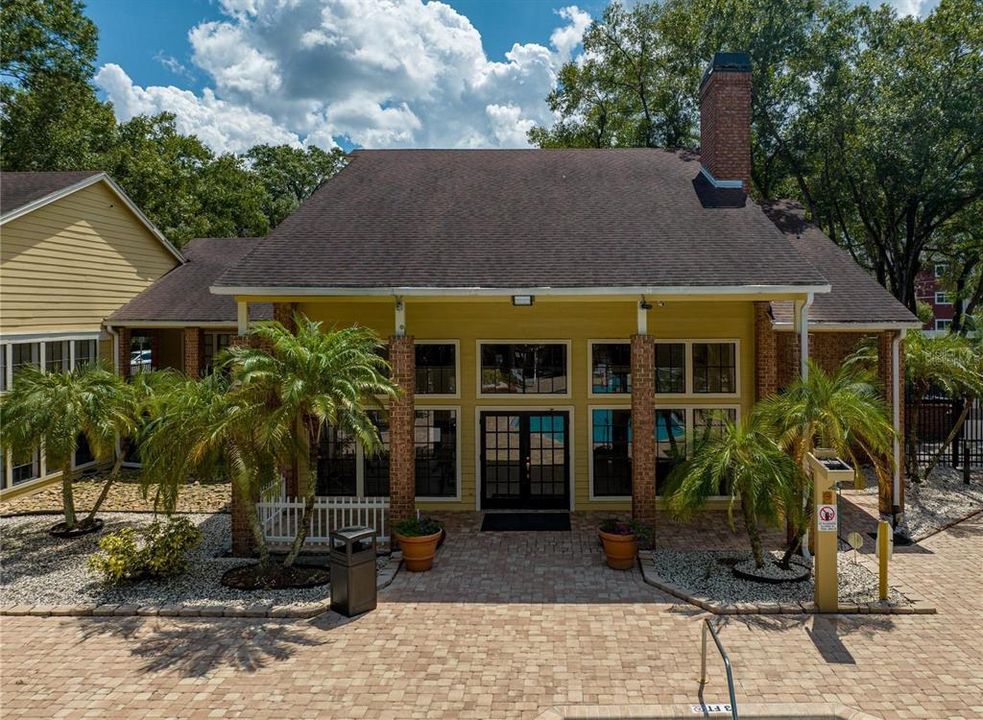 Active With Contract: $1,385 (1 beds, 1 baths, 846 Square Feet)