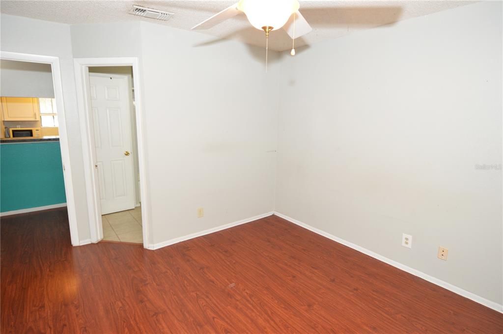 Active With Contract: $1,385 (1 beds, 1 baths, 846 Square Feet)