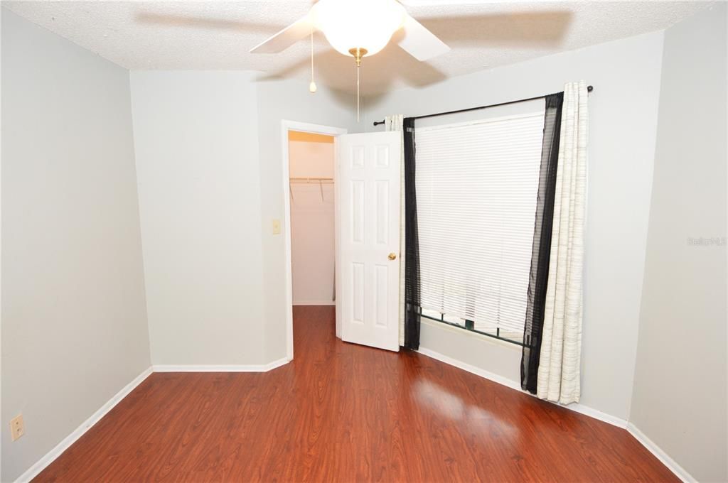 Active With Contract: $1,385 (1 beds, 1 baths, 846 Square Feet)