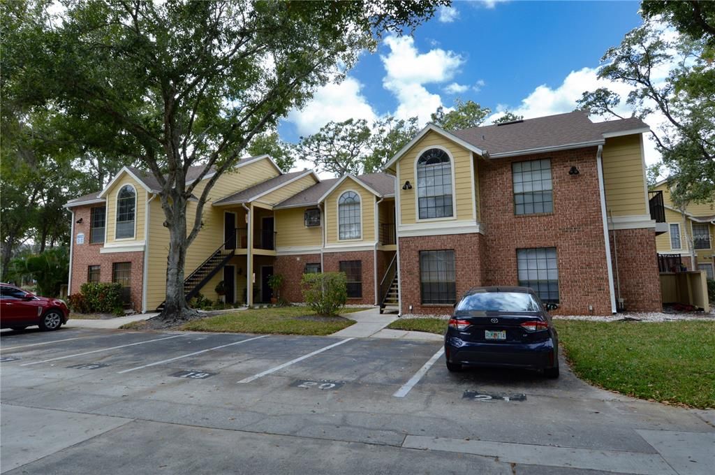 Active With Contract: $1,385 (1 beds, 1 baths, 846 Square Feet)