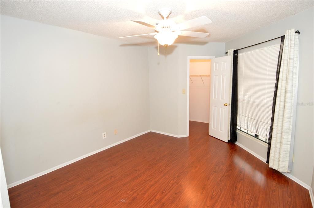 Active With Contract: $1,385 (1 beds, 1 baths, 846 Square Feet)