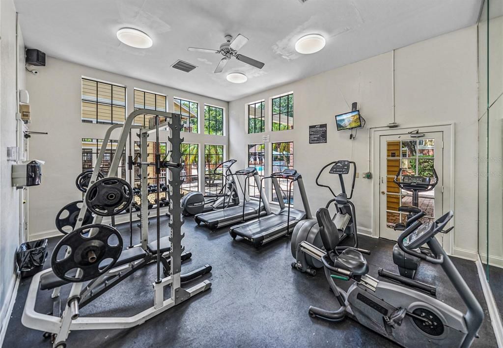 Active With Contract: $1,385 (1 beds, 1 baths, 846 Square Feet)