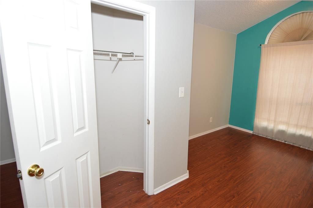 Active With Contract: $1,385 (1 beds, 1 baths, 846 Square Feet)
