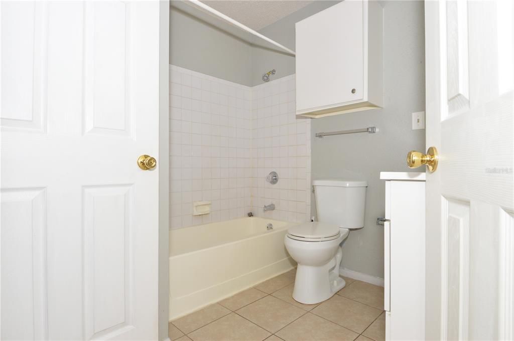 Active With Contract: $1,385 (1 beds, 1 baths, 846 Square Feet)