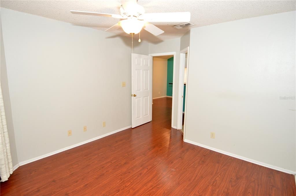 Active With Contract: $1,385 (1 beds, 1 baths, 846 Square Feet)