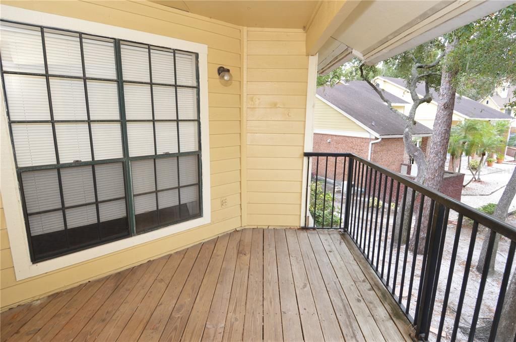 Active With Contract: $1,385 (1 beds, 1 baths, 846 Square Feet)