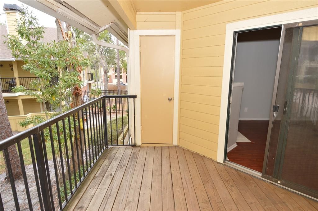 Active With Contract: $1,385 (1 beds, 1 baths, 846 Square Feet)