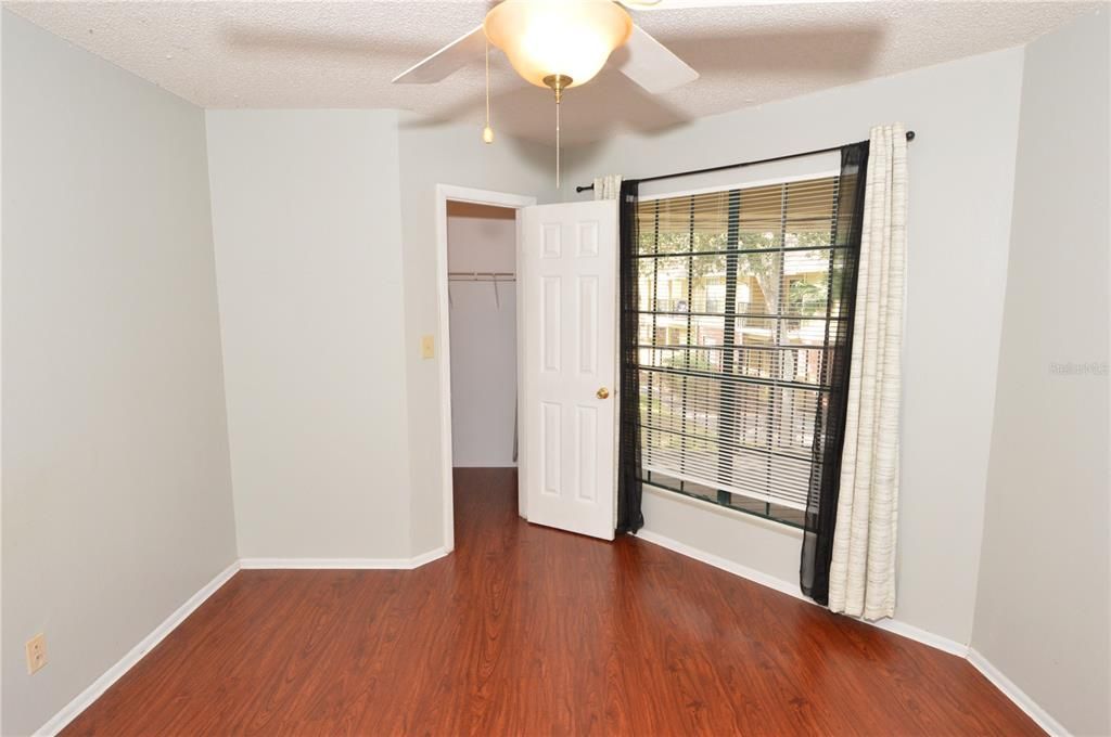Active With Contract: $1,385 (1 beds, 1 baths, 846 Square Feet)