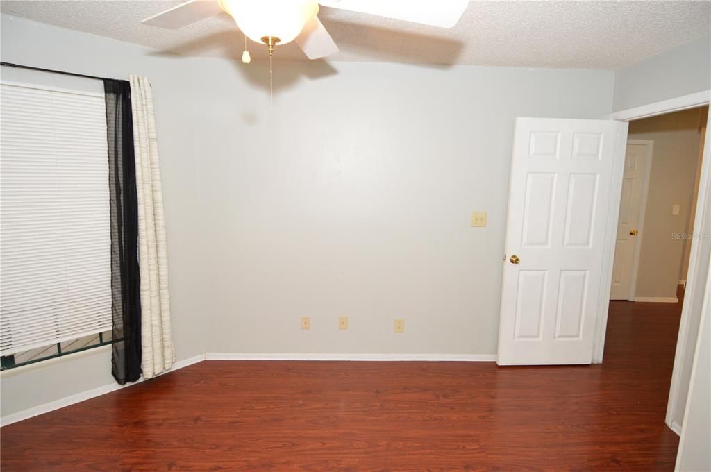 Active With Contract: $1,385 (1 beds, 1 baths, 846 Square Feet)