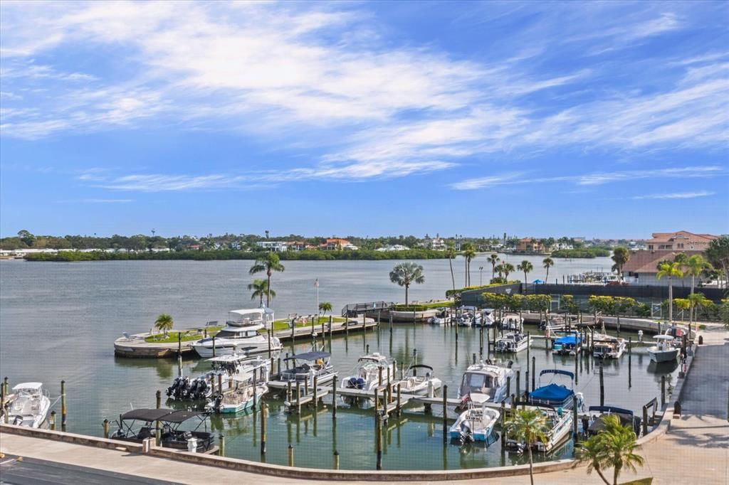 For Sale: $1,395,000 (3 beds, 3 baths, 2200 Square Feet)