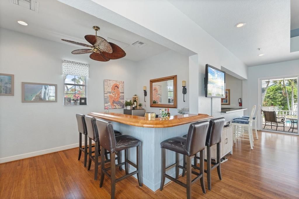 For Sale: $1,395,000 (3 beds, 3 baths, 2200 Square Feet)