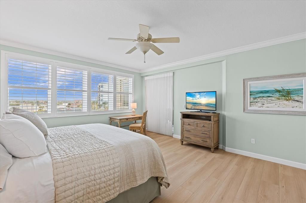 For Sale: $1,395,000 (3 beds, 3 baths, 2200 Square Feet)