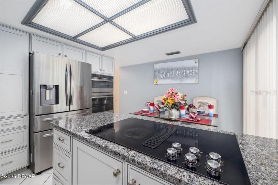 На продажу: $390,000 (2 спален, 2 ванн, 2086 Квадратных фут)