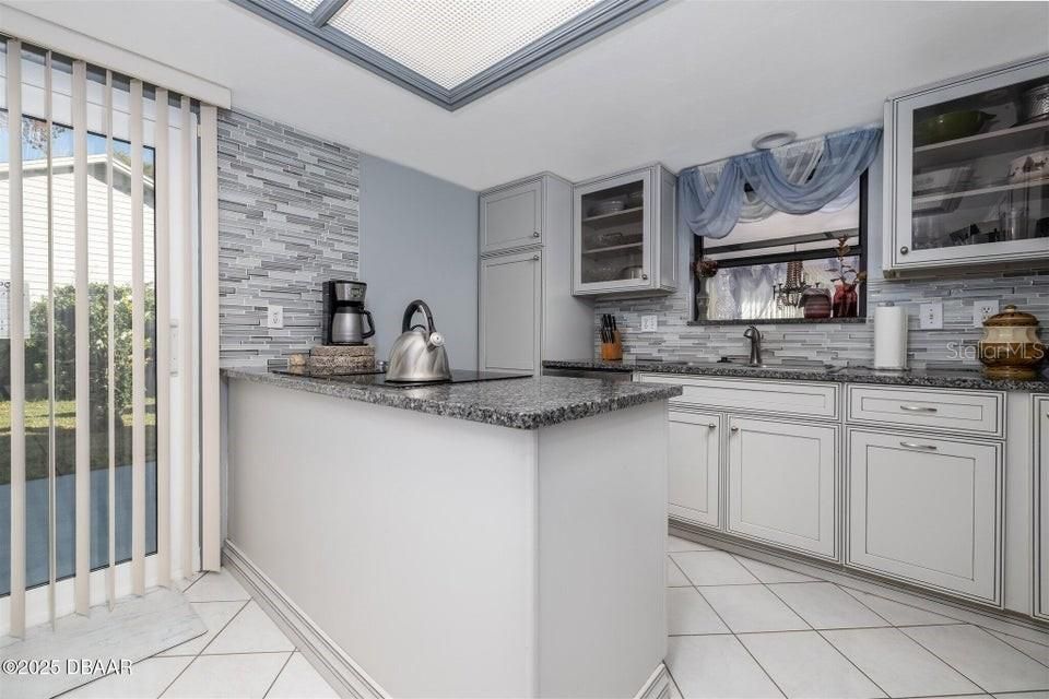 На продажу: $390,000 (2 спален, 2 ванн, 2086 Квадратных фут)