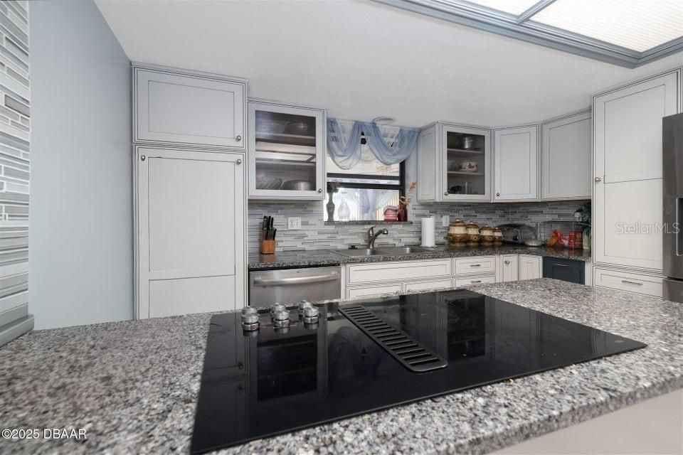 На продажу: $390,000 (2 спален, 2 ванн, 2086 Квадратных фут)