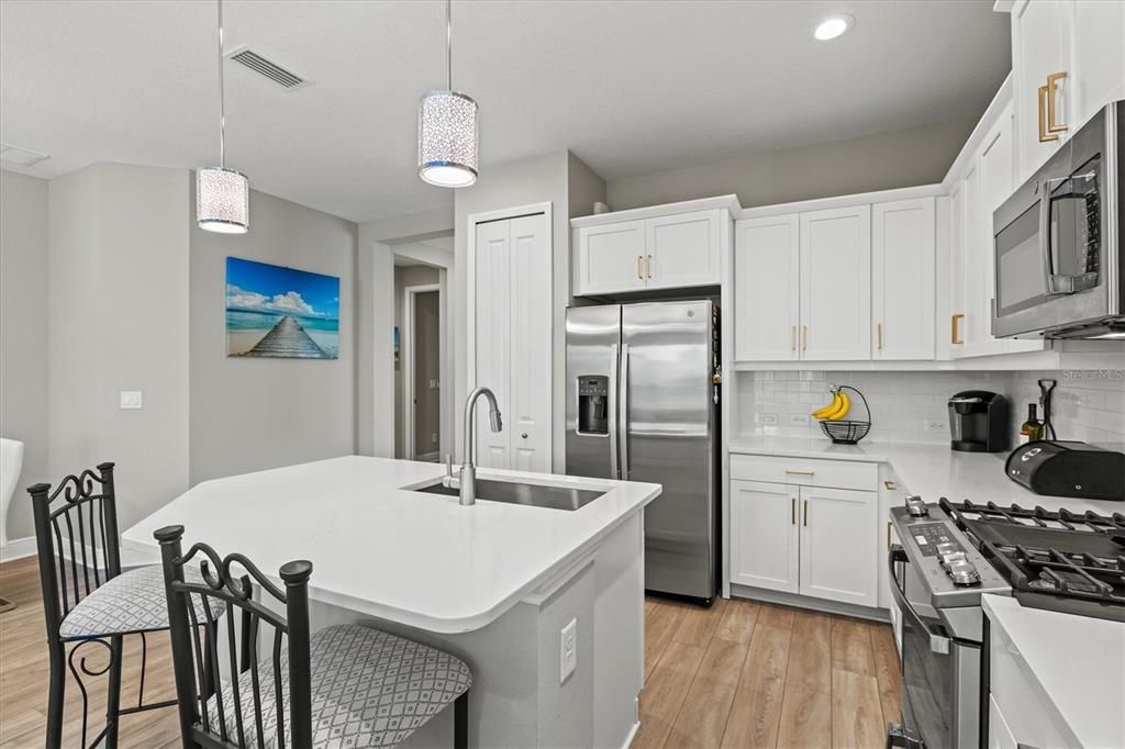 待售: $469,000 (2 贝兹, 2 浴室, 1527 平方英尺)