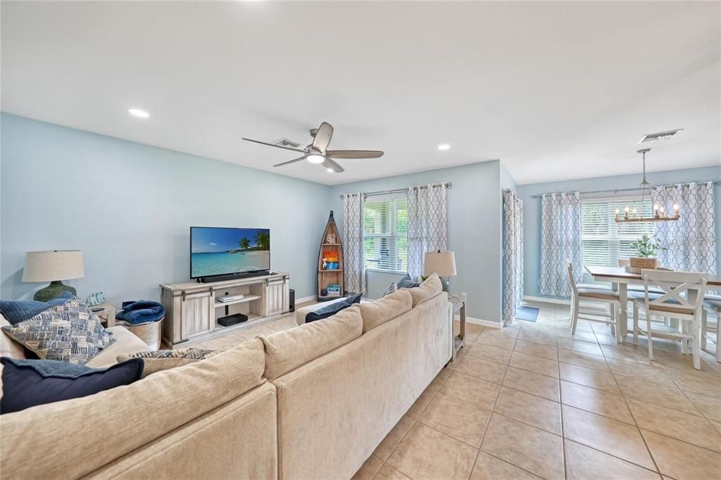 En Venta: $325,000 (3 camas, 2 baños, 1690 Pies cuadrados)