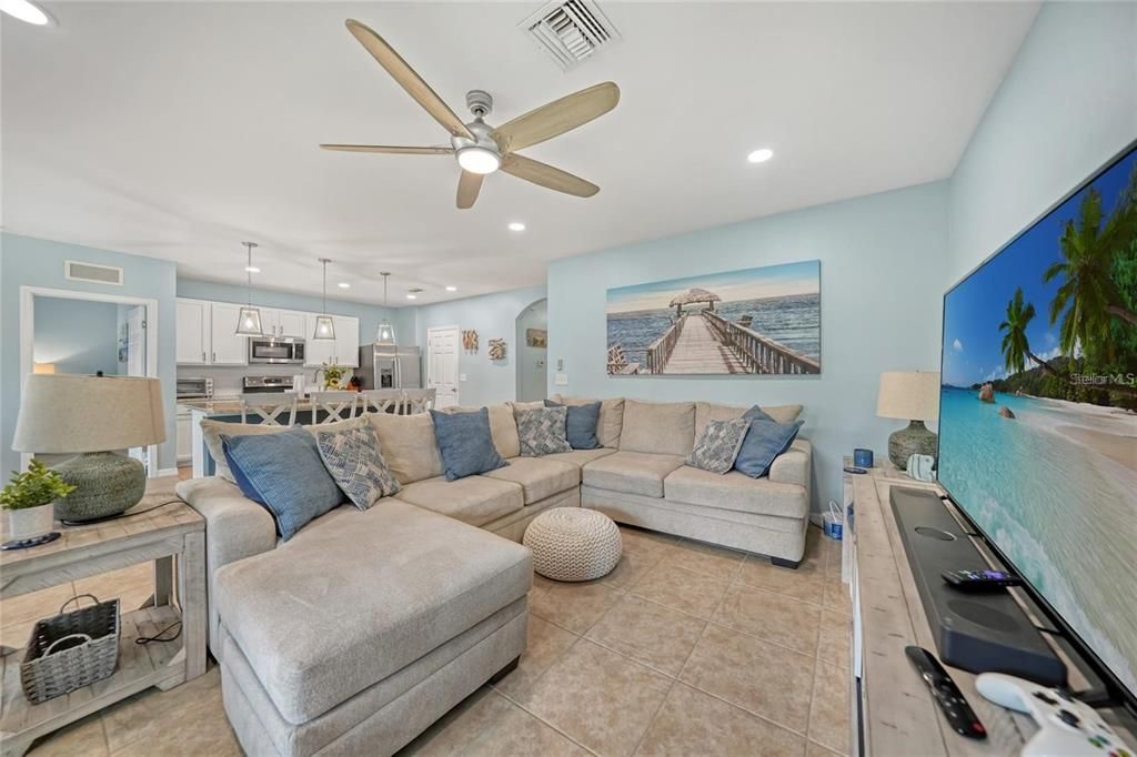 En Venta: $325,000 (3 camas, 2 baños, 1690 Pies cuadrados)