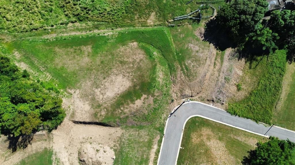 На продажу: $395,000 (0.60 acres)